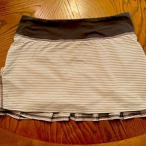 Lululemon Stripe skirt size 2🔥🔥🔥🔥🔥